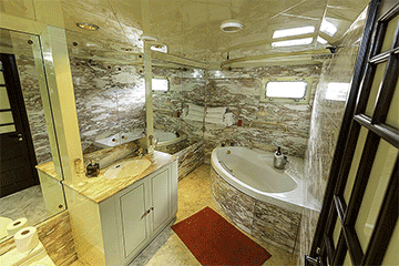 Passion Suite bathroom